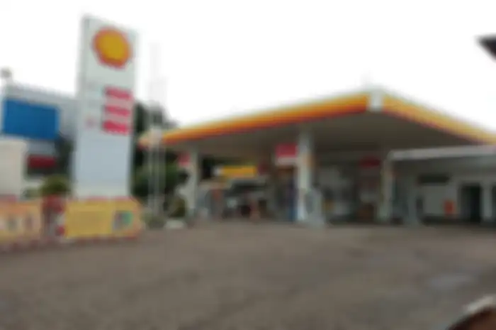 Ilustrasi SPBU Shell, harga BBM semua jenis di SPBU Shell resmi turun mulai 1 Juni 2023.