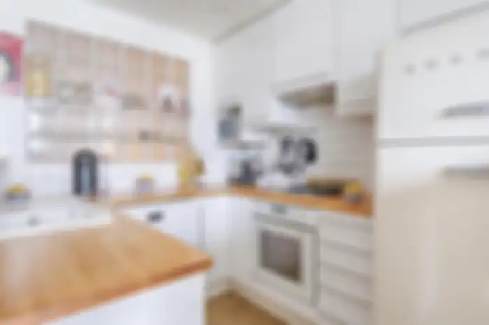 Desain dapur dengan ukuran sempit fotonya tampak sedap dipandang. Posisi kulkas ditaruh di bagian ini.