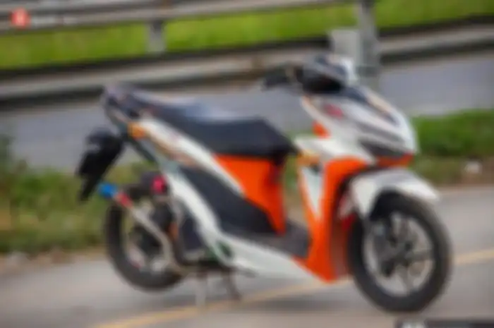 Modifikasi motor Honda Vario 150 bertampang racing look.