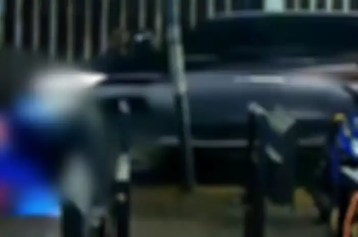 Video detik-detik Muhammad Hasya Atallah mahasiswa UI terlindas Mitsubishi Pajero yang dikemudikan pensiunan polisi, korban terkapar 45 menit di jalan.