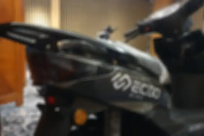 Tampak belakang motor listrik baru ECGO 3 yang dijual Rp 12 jutaan