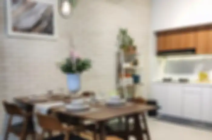 Potret dapur sempit yang tampak rapi. Lalukan penataan dengan cara praktis sambil ngabuburit.