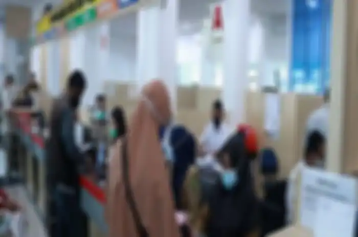 Suasana bayar pajak di samsat. Cek pemutihan pajak 2023, ini syarat nunggak lebih dari 3 tahun diberi keringanan.