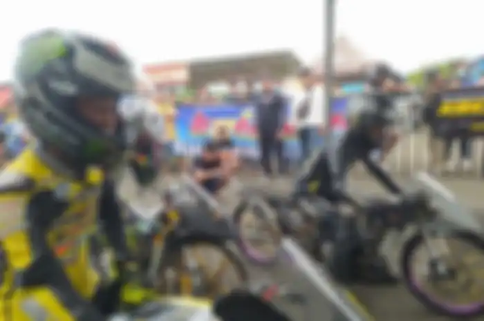Tampak peserta IDW 2022 kategori Drag Bike yang tengah bersiap di Line Start.