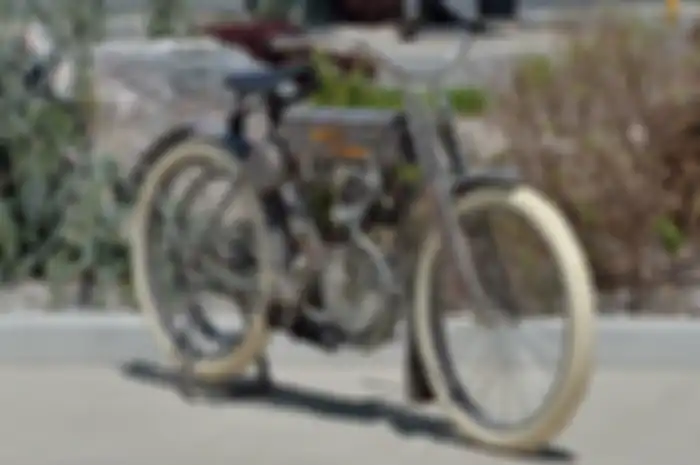 Motor Harley-Davidson Strap Tank 1908 laku Rp 14,1 miliar dalam acara lelang motor.