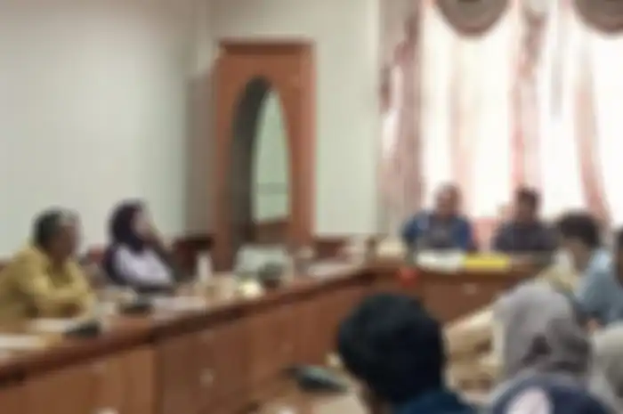 Para pengusaha SPBU Pertamina Pulau Sebatik, Nunukan di ruang rapat Ambalat I DPRD Nunukan, Kalimantan Utara, Jumat (03/02/2023)