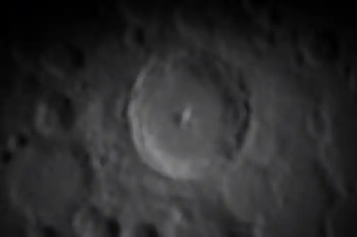 Kawah Tycho Bulan, seperti yang difoto oleh sistem radar prototipe. Ini foto Bulan beresolusi tertinggi.