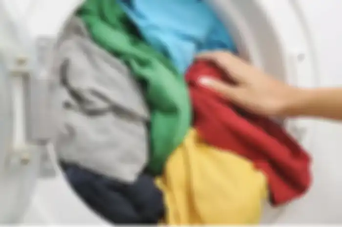 Foto baju yang makin pudar, mesin cuci jadi rusak. Ini 5 kebiasaan buruk ketika mencuci baju.