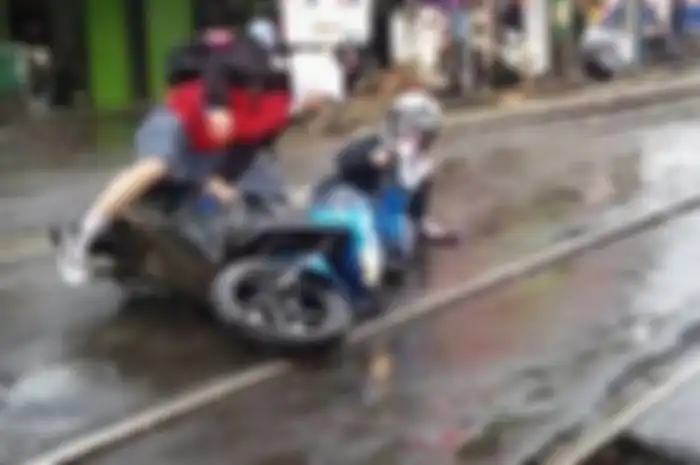 Ilustrasi kecelakaan motor. Ini saran pakar transportasi jika ada korban kecelakaan tapi takut perparah kondisi korban.