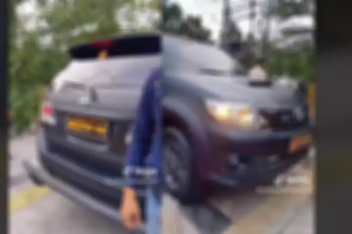 Mobil Polisi tabrak pemotor di Pulogadung.