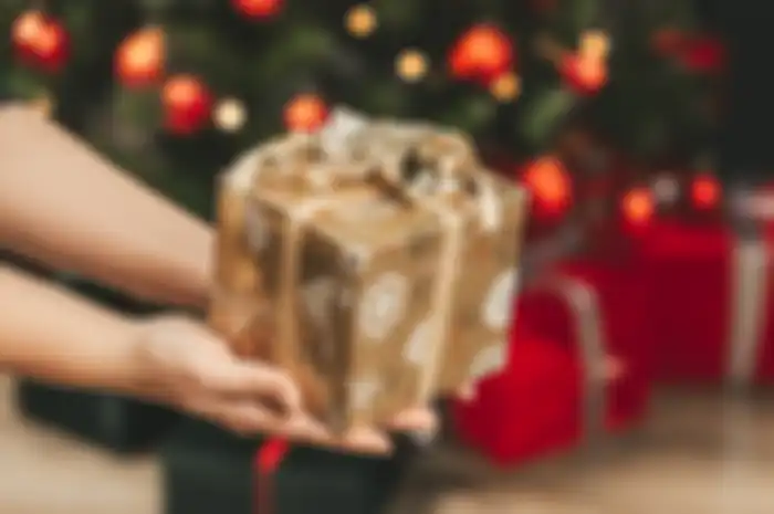 menerima hadiah sebagai bentuk love language