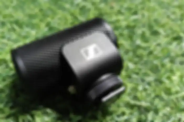Review Sennheiser MKE 200, microphone travelable untuk konten kreator dan YouTuber.