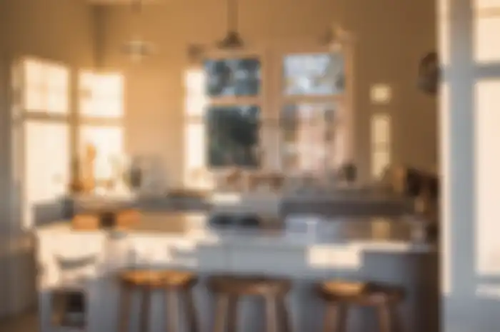 Potret interior desain dapur ukuran mungil yang bermandikan cahaya. Model lampunya tak biasa.
