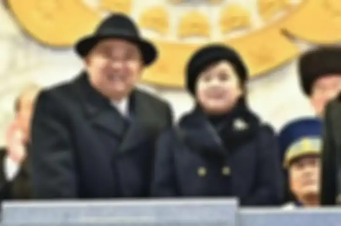 Presiden Korea Utara Kim Jong Un bersama putrinya, Kim Ju Ae (10) yang kini kerap ditampilkan di publik, diunggah Kamis (9/2/2023)