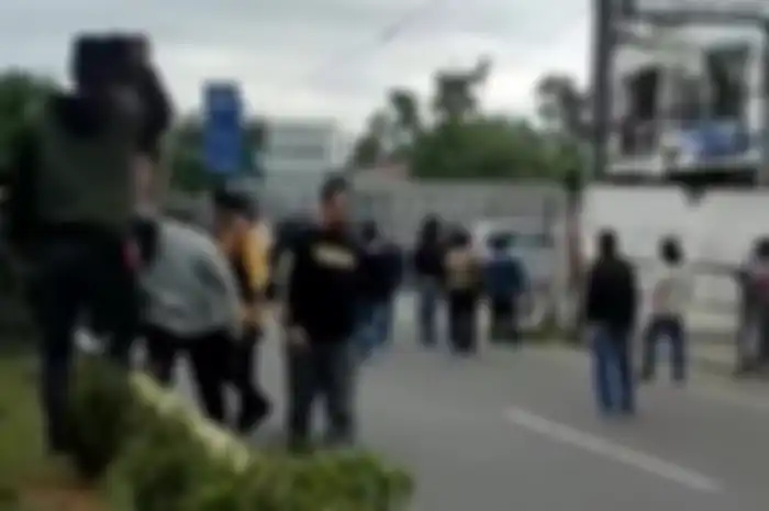 Terjadi bentrokan antara debt collector dan ormas di Bekasi, Wakapolres Metro Bekasi bilang begini.