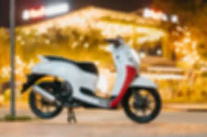 Bisa dicontek, modifikasi motor Honda Scoopy bertampang sporty. Pasang aksesoris hedon plus kaki-kaki jadi jenjang.