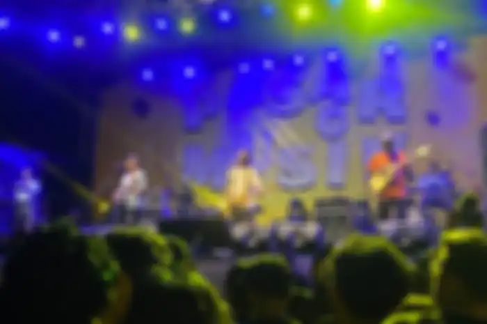 Penampilan The Adams di panggung festival Pasar Musik dengan bawakan lagu dari album pertama.