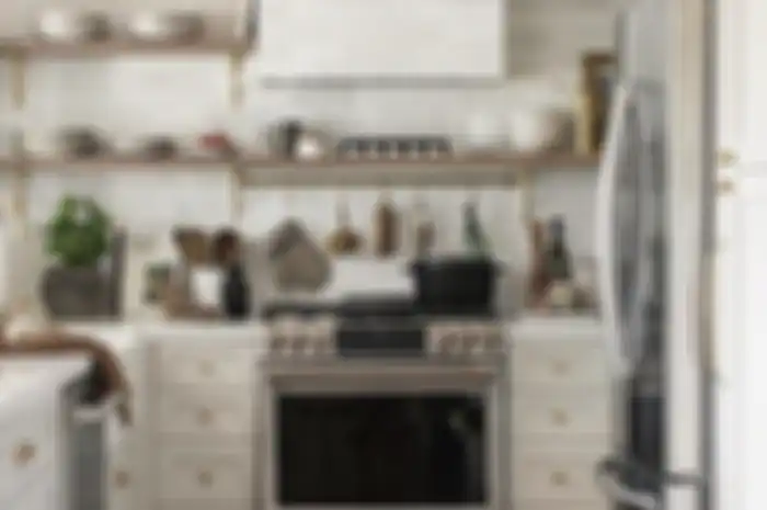 Foto kabinet dapur yang lebih segar. Ini trik mumpuni agar tampilannya enggak cepat kusam