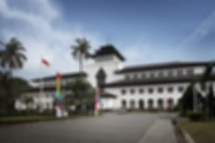 Gedung Sate,’salah satu tempat wisata yang dekat Stasiun Bandung bikin ketagihan. Apalagi, banyak spot foto artsy.
