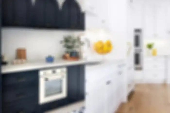 Tips Mengecat Kabinet Dapur Anti Gagal, Bisa Hemat Biaya Puluhan Ribu!
