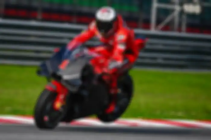 Francesco Bagnaia masih sulit untuk menyesuaikan gaya balap dan karakter Ducati Desmosedici GP23 di tes pramusim MotoGP 2023. 