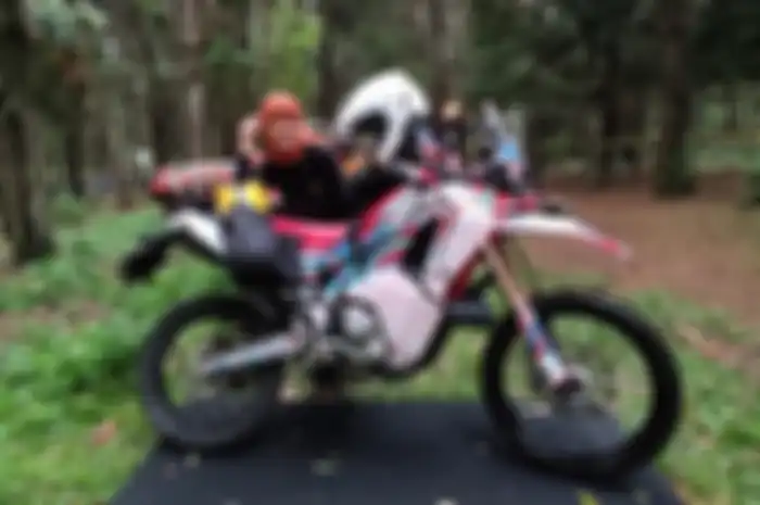 Tawnia Aleution, lady biker hijab ikut touring EIGER Ride &amp; Camp 2023 pakai motor Honda CRF 250 Rally.