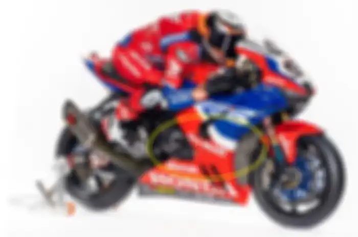 Terlihat logi One Hear khas dari PT. Astra Honda Motor (AHM) sudah terpampang pada motor Honda CBR1000RR-R Team HRC untuk WSBK 2023. 