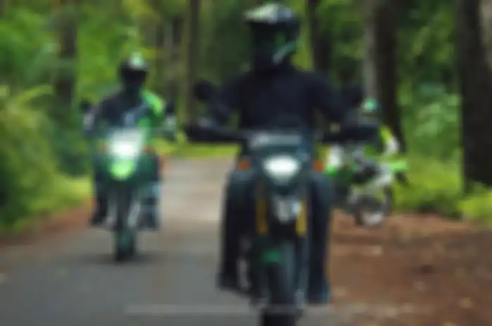 Kawasaki KLX 150 SM supermoto pengganti D-Tracker