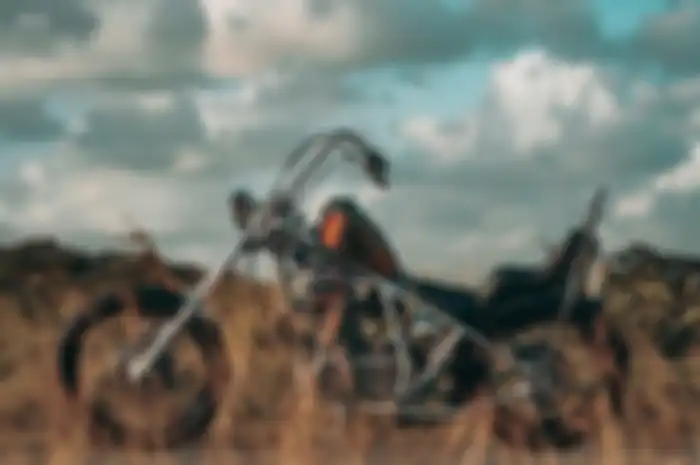 Modifikasi motor Yamaha SR400 gaya chopper.