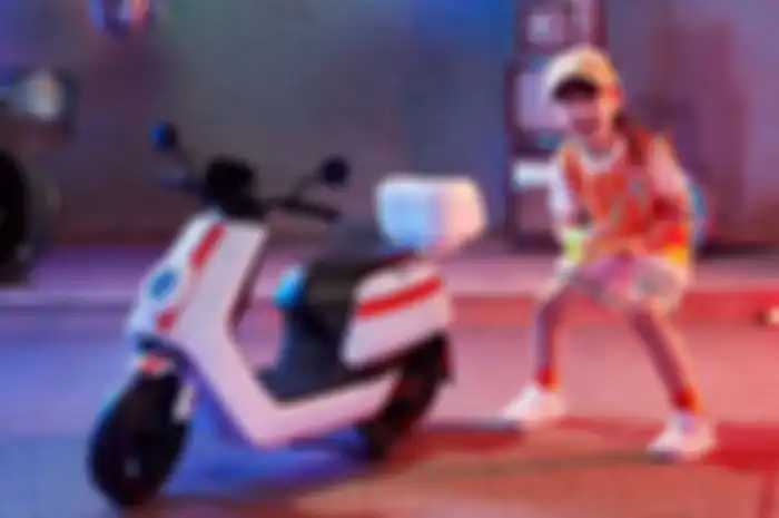 Mainan motor listrik NIU NQi Mini khusus untuk anak-anak. 