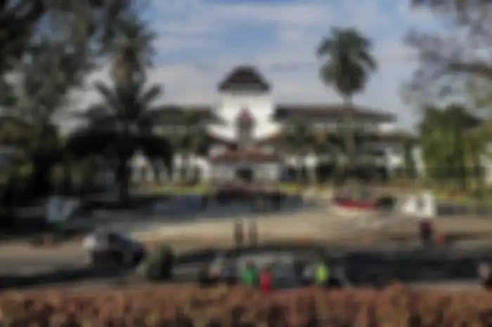 Gedung Sate jadi tempat wisata hits yang cocok buat ngabuburit di Banding. Ini idenya.