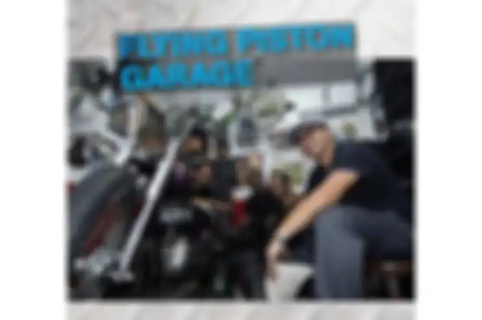 Bengkel modifikasi motor Flying Piston Garage mendunia, digawangi Rudi Soedjono.