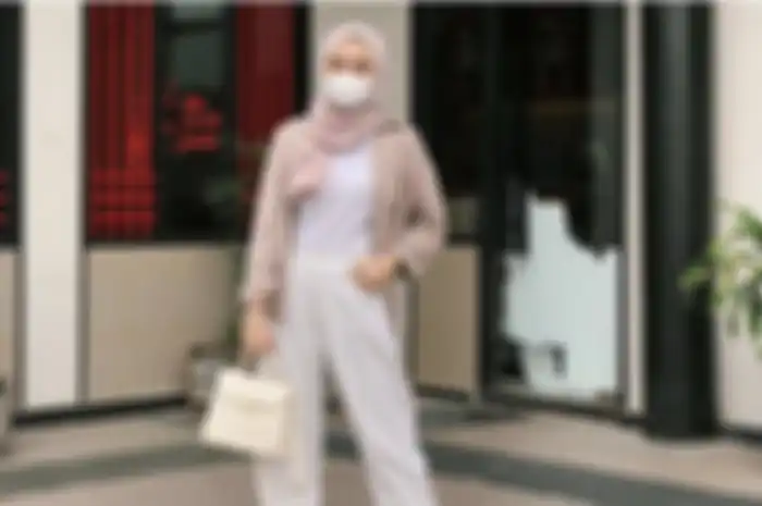 Agar terlihat lebih tinggi, ini cara foto yang cocok buat kaum hawa. Langkahnya mudah kok.
