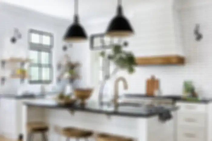 Tampilan desain dapur mungil yang tampak lebih luas dengan memakai warna ini. Potretnyaj jadi lega.