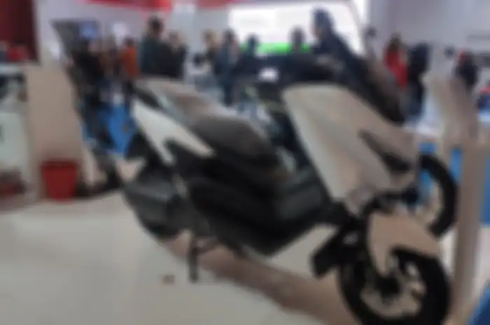 Rakata NX3, motor listrik yang mirip Yamaha NMAX diskon di IIMS 2023.