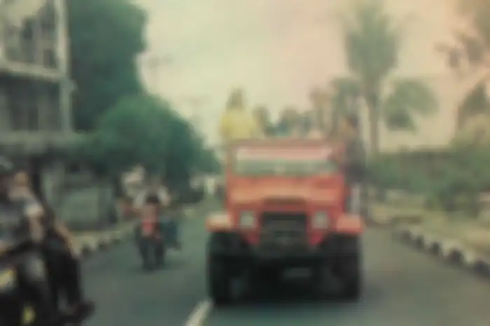 Momen Pas Band diarak di Pulau Ternate, sebelum akhirnya sempat terdampar selama dua hari.