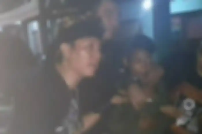 Foto penangkapan pelaku pembunuhan bos ayam goreng Bekasi oleh petugas gabungan Polda Metro Jaya.