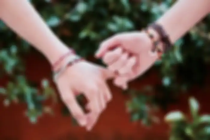 Berikut cara mengatasi ketika love language lo beda sama pasangan lo.