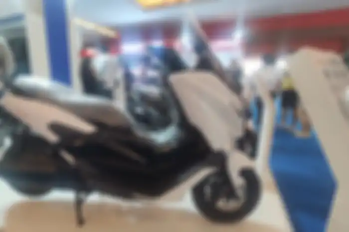 Motor listrik Rakata NX3 mirip Yamaha NMAX sedagng diskon di pameran IIMS 2023