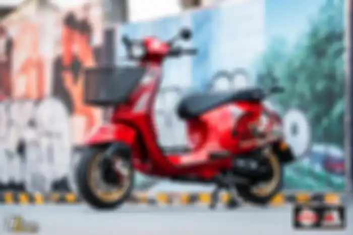 Modifikasi motor Vespa Sprint bergaya Vietnam Look.