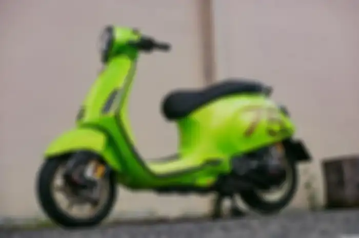 Modifikasi motor Vespa Primavera 150 gaya total racing.