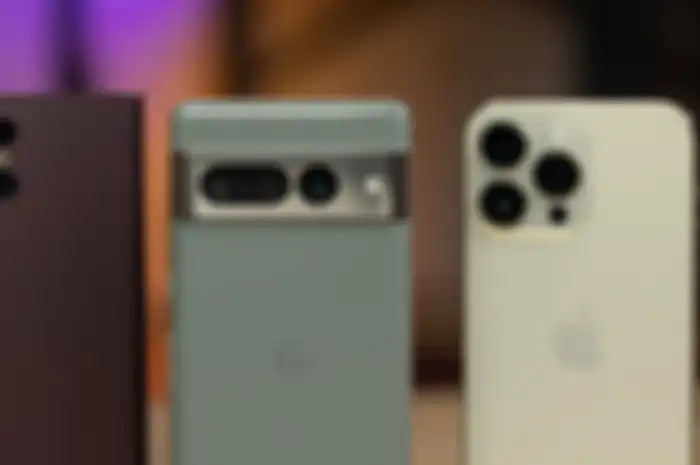 Ilustrasi deretan flagship Google Pixel 7, Galaxy S23 dan iPhone 14. 