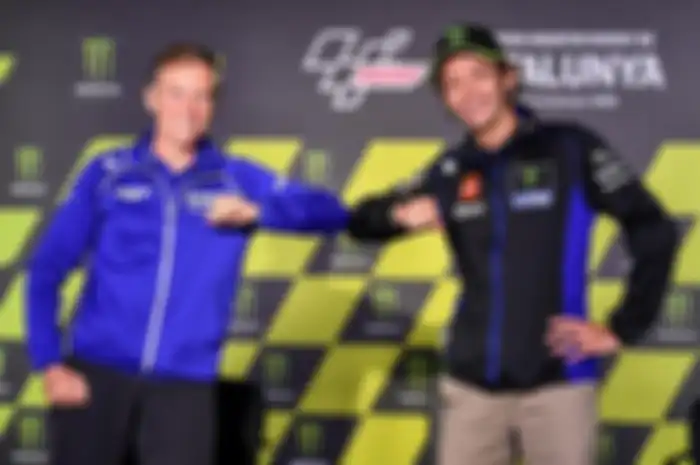 Lin Jarvis (kiri) dan Valentino Rossi (kanan). Bos Yamaha MotoGP Lin Jarvis masih berharap kedatangan tim VR46 dan Valentino Rossi.