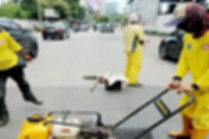 Rp 300 miliar dianggarkan untuk memperbaiki jalan rusak di DKI Jakarta.