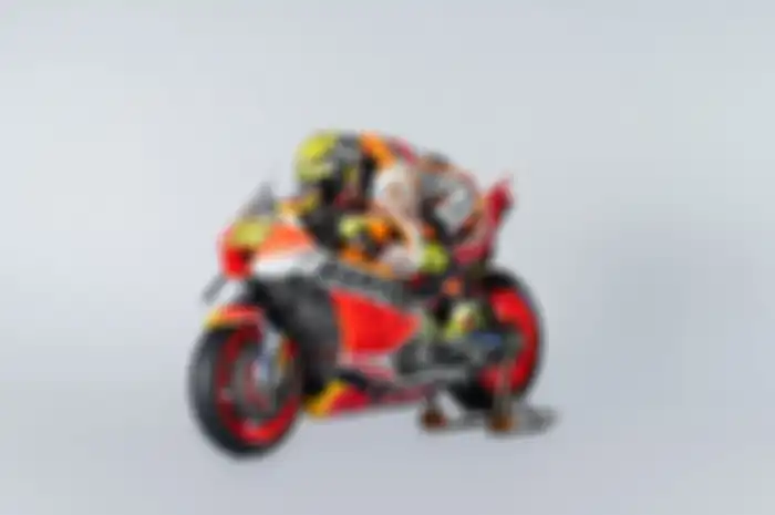 Penampilan resmi Joan Mir dalam debut bersama Repsol Honda Team. Mirip dengan Valentino Rossi di MotoGP 2003. 