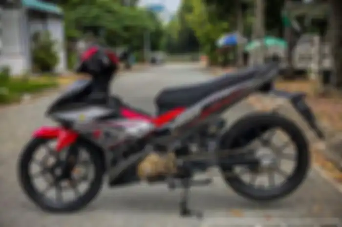 Modifikasi motor Yamaha MX King 150 garapan biker Vietnam jadi tambah sporty.