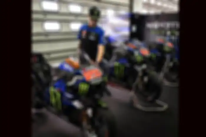 Fabio Quartararo bersama motor MotoGP Yamaha M1 musim ini di sirkuit Sepang Malaysia, mengaku sudah kebelet tes pramusim MotoGP 2023 Portimao Portugal