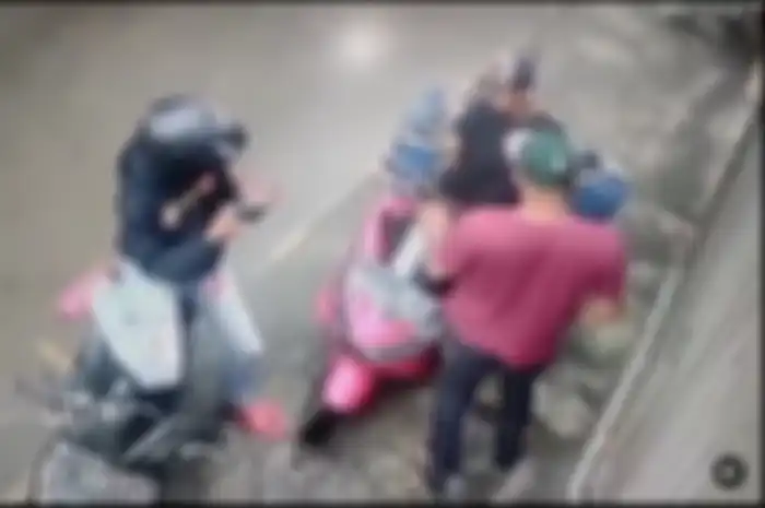 Debt collector kembali beraksi, motor Honda PCX 160 dirampas di tengah jalan Cengkareng, Jakarta Barat.