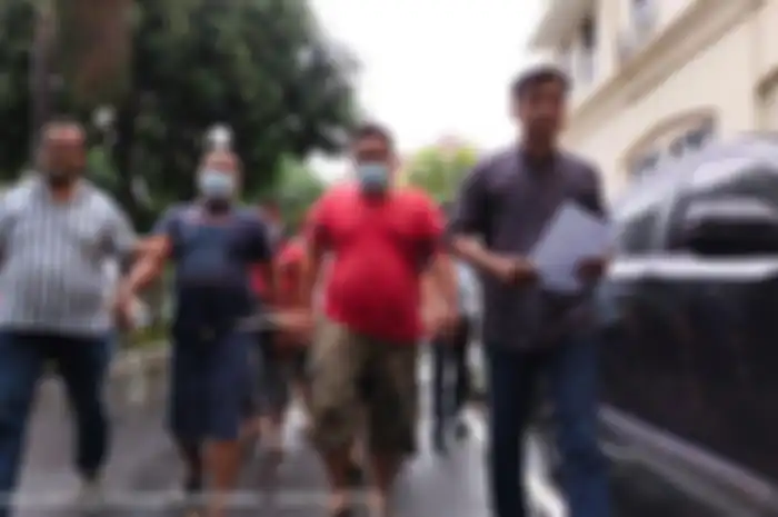 Naik 3 motor, 6 debt collector menghadang dan merampas mobil warga di Bekasi.