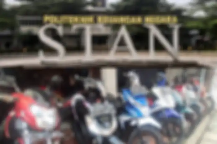 Ilustrasi STAN alias Sekolah Tinggi Akuntansi Negara (atas) dan showroom motor bekas (bawah).